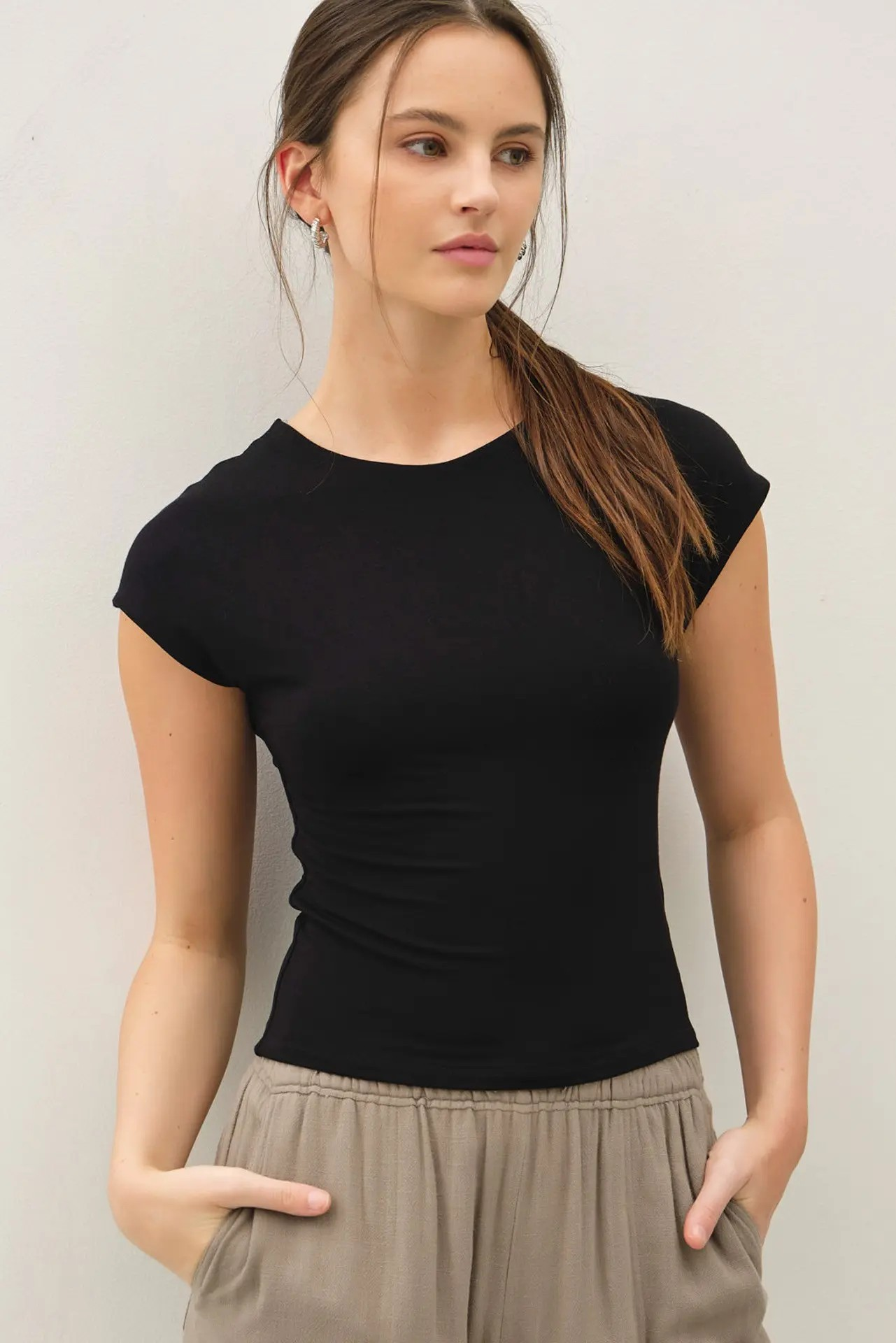CAP SLEEVE CREWNECK TOP